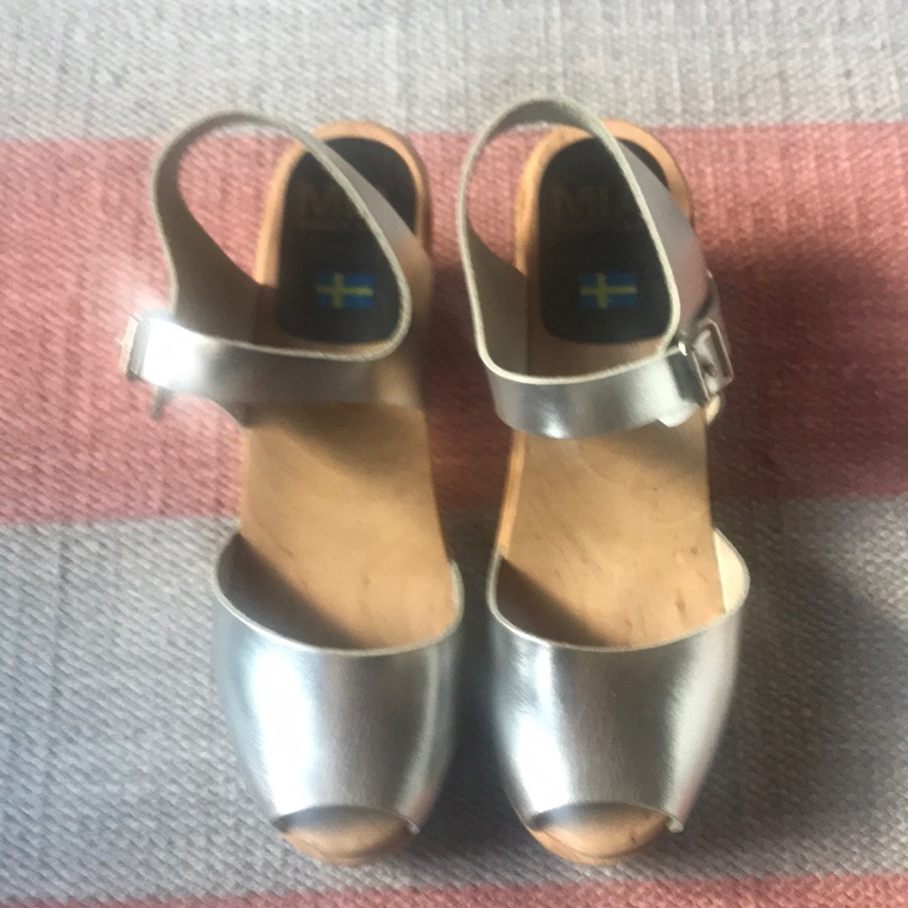 Silver leather clogs